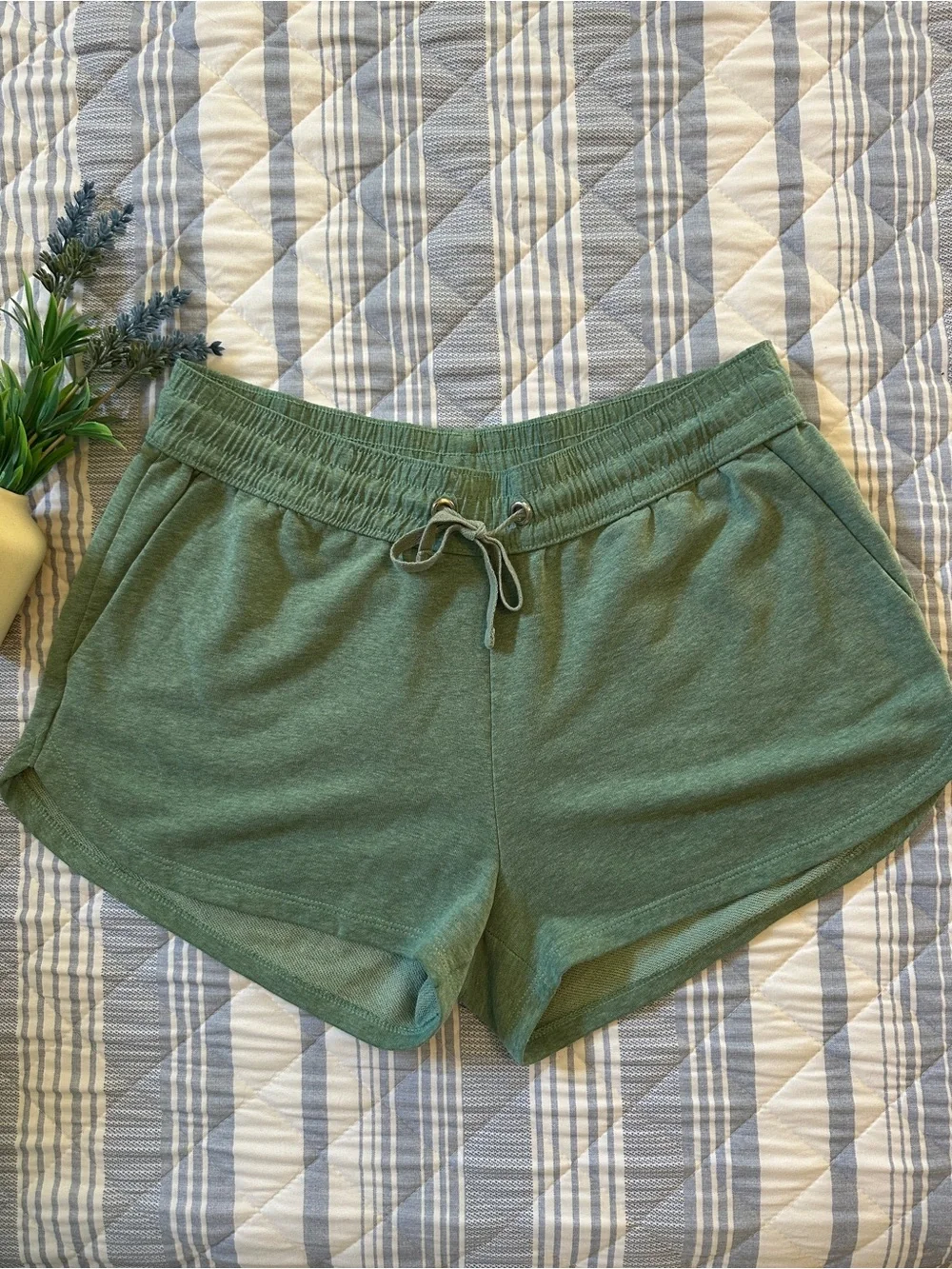H&M Basic Green Drawstring Lounge Shorts Size Medium